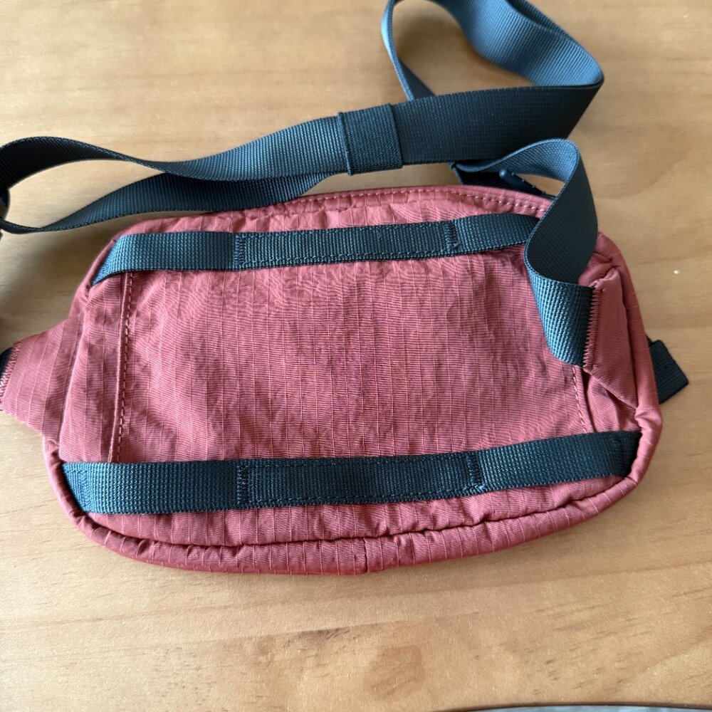 Lululemon Belt Bags & Waist Packs - Picture 2 of 4